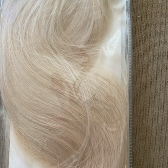 Desh & Co. 22 inch weft sew in extensions! Brand new! - Picture 3 of 4